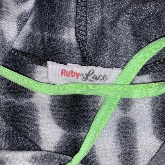 Ruby & Lace Crop - Picture 10 of 11